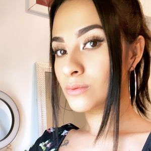 Meet your Posher, Ana